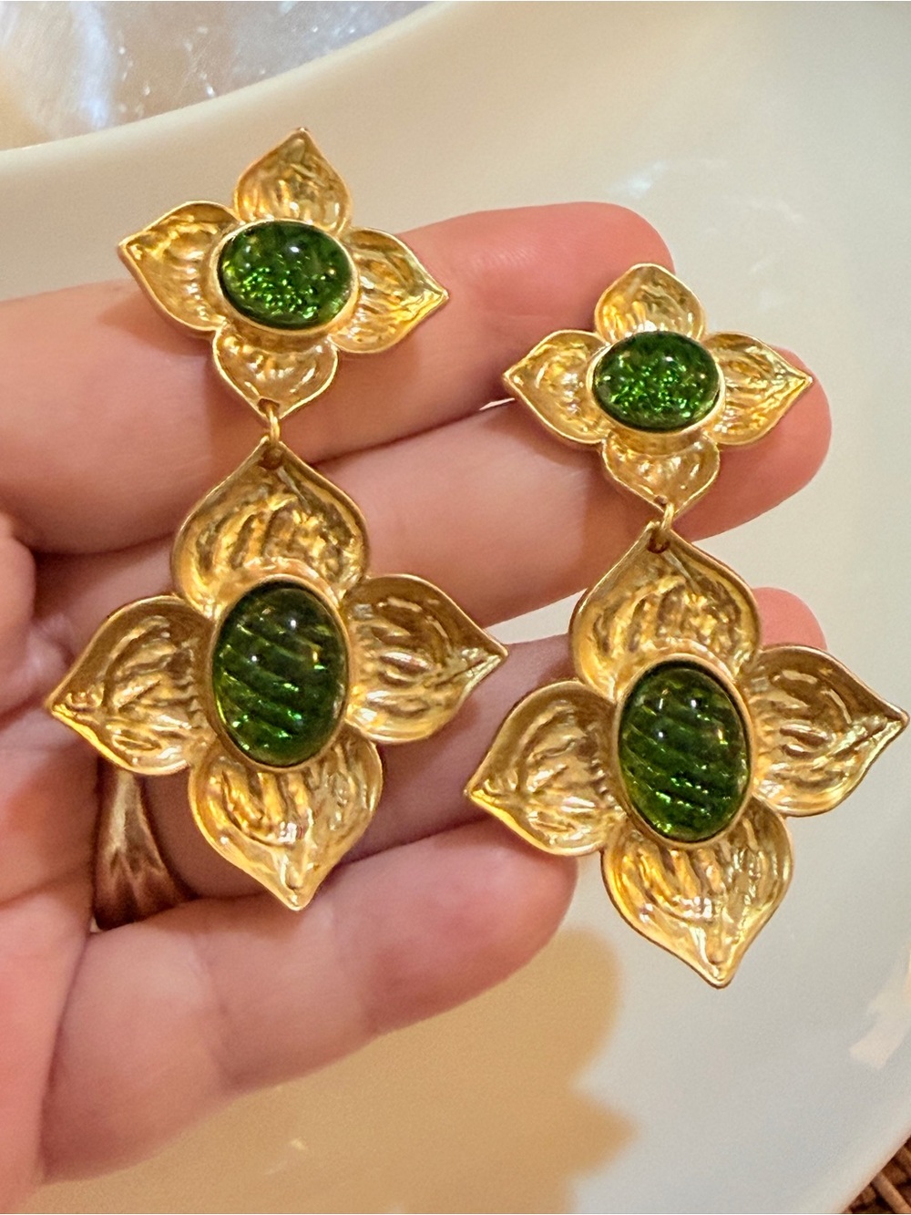 KJL GOLD FLORAL DANGLE DROP EARRINGS/ GREEN GLASS CABOCHON- CLIP ON - Picture 8 of 14